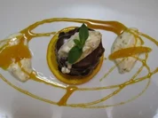 Geschichtetes Pfannekuchentürmchen mit Nuss-Sahne und Orangen - Rezept