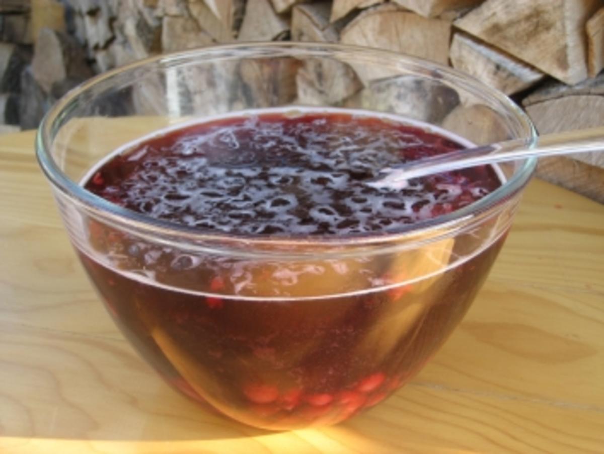 Bilder für Sauerkirsch-Amaretto-Bowle Rezept