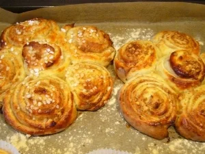 Kanelbullar --- schwedische Hefeschneckchen klassisch - Rezept