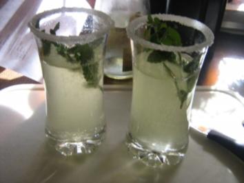 Begrüßungscocktail Rezept - Bild &quot;begrüßungscocktail Am 1. Abend (cassis-sekt)&quot; Zu Mein Schiff 2 In