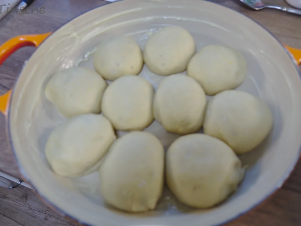 Dampfnudeln/Dampfnudla ;o) mit Karamellsoße/Vanillesoße... - Rezept - Bild Nr. 13662