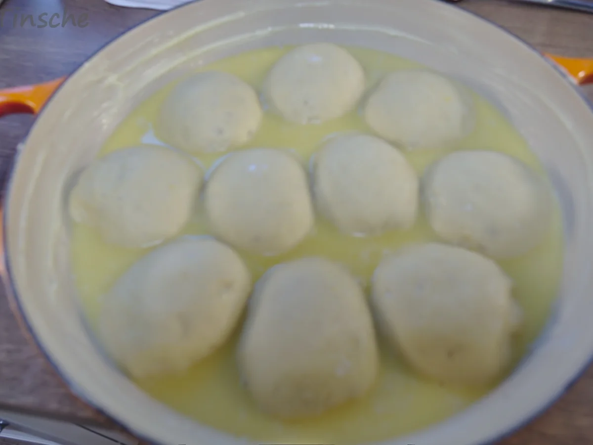 Dampfnudeln/Dampfnudla ;o) mit Karamellsoße/Vanillesoße... - Rezept - Bild Nr. 13663