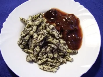 Rezept: Mohnspätzle mit Pflaumensauce Mohnspätzle mit Pflaumensauce - Rezept