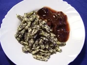 Mohnspätzle mit Pflaumensauce - Rezept