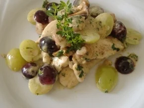 Riesling-Hähnchenschnitzel mit Pfifferlingen und Trauben - Rezept