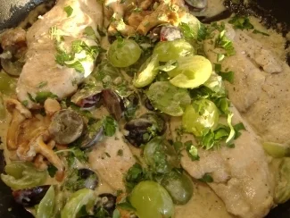 Riesling-Hähnchenschnitzel mit Pfifferlingen und Trauben - Rezept - Bild Nr. 4