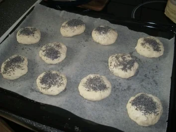 Quark-Mohn-Brötchen...oder das kleine FrühSTÜCKchen..((:: - Rezept - Bild Nr. 3