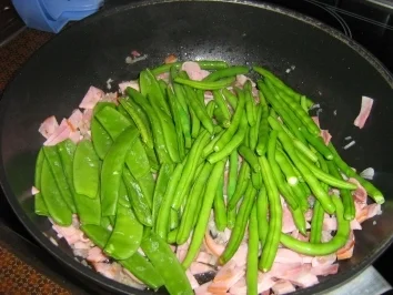 Rezept: Pfifferling-Bohnen-Gemüse an Tagliatelle Bild Nr. 7 Pfifferling-Bohnen-Gemüse an Tagliatelle - Rezept - Bild Nr. 7