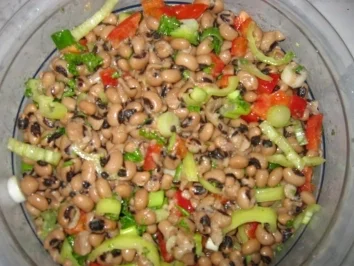 Rezept: Schwarzaugenbohnen-Salat Schwarzaugenbohnen-Salat - Rezept