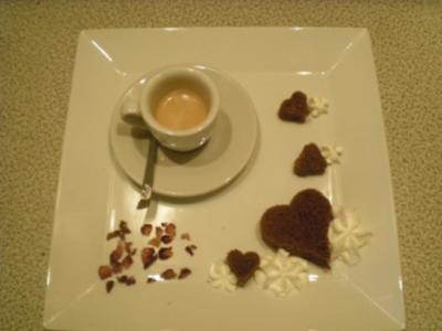 Espresso mit Schokolade Schneekuchen Herzen - Rezept