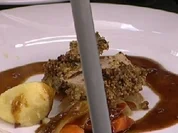 Schweinefilet mit Nusskruste an Seidenklößchen - Rezept