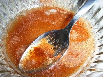 Rezept: Hähnchenkeule in roter Samtkorsage an Bratkartoffelspalten Bild Nr. 3 Hähnchenkeule in roter Samtkorsage an Bratkartoffelspalten - Rezept - Bild Nr. 3