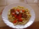 Paprikagulasch auf Nudeln - Rezept