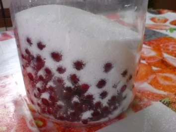 Rezept: Johannisbeerlikör Bild Nr. 7 Johannisbeerlikör - Rezept - Bild Nr. 7