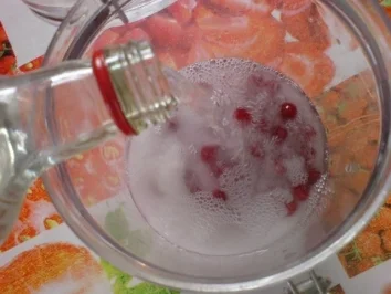 Rezept: Johannisbeerlikör Bild Nr. 8 Johannisbeerlikör - Rezept - Bild Nr. 8