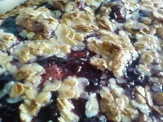 Kuchen : Butterkuchen mit roter Grütze ( Becherkuchen ) - Rezept - Bild Nr. 4