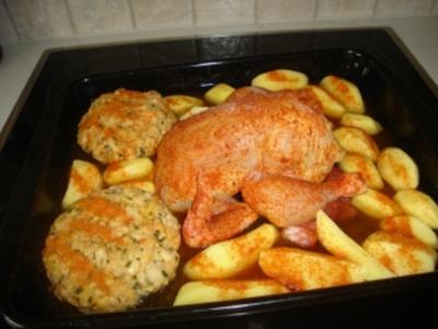 Gefülltes Hähnchen mit Bratknädeln und Bratekartoffeln - Rezept