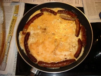 Aaijesch - Hessisches Eieromlette mit Bratwurst - Rezept