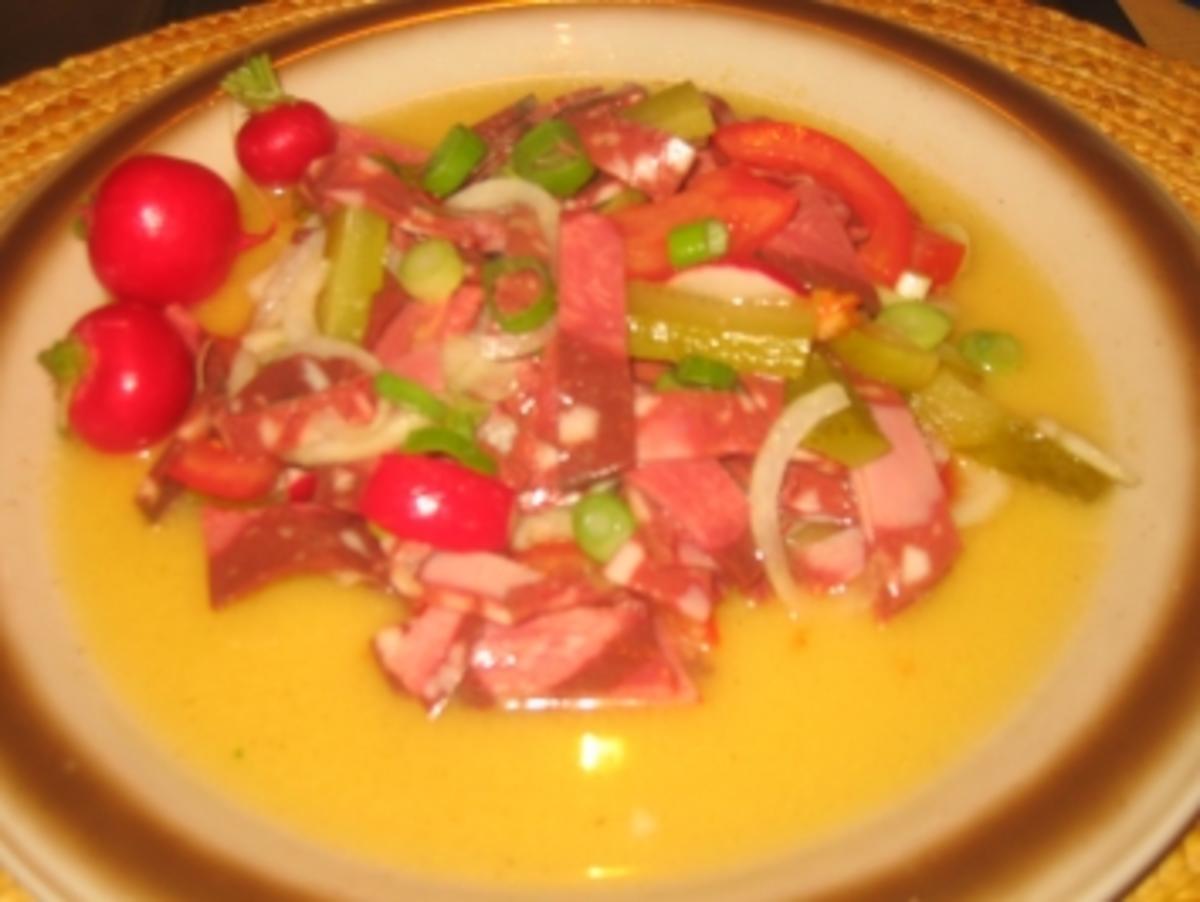 Bayr. Schmankerl: Zungenrotwurst Salat an Senfdressing - Rezept