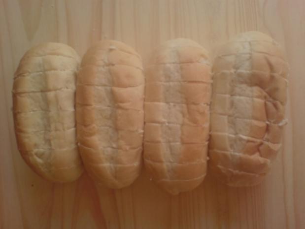 Knoblauch-Kräuterbutter-Baguette - Rezept - kochbar.de