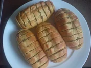 Rezept: Knoblauch-Krรคuterbutter-Baguette Knoblauch-Krรคuterbutter-Baguette - Rezept