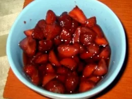 Rezept: Erdbeeren mit Zabaione Bild Nr. 2 Erdbeeren mit Zabaione - Rezept - Bild Nr. 2