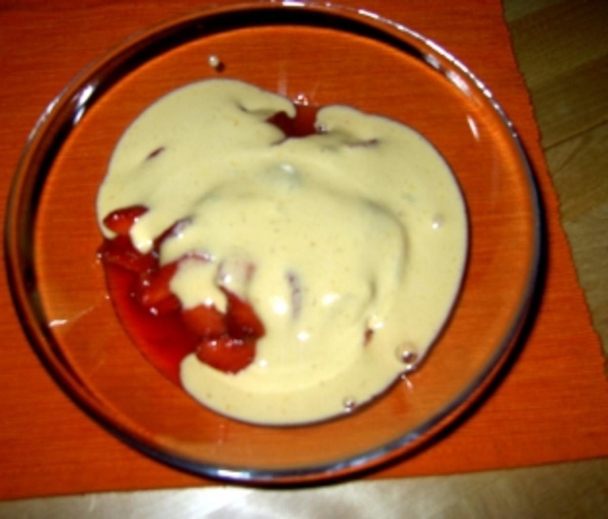 Rübenkraut-Eis mit Erdbeeren und Vanille-Zabaione - Rezept - kochbar.de
