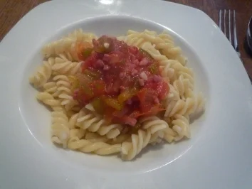 Nudeln mit Tomatensugo - Rezept