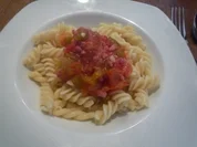 Nudeln mit Tomatensugo - Rezept