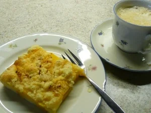 Rezept: Saftige Pfirsichschnitten mit Streusel Saftige Pfirsichschnitten mit Streusel - Rezept