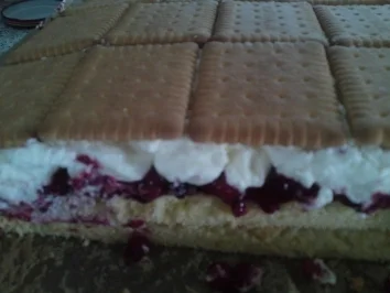 Beeren-Schnitten mit Keks - Rezept