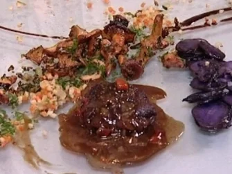 Kalbsbäckchen mit Blaukartoffeln - Rezept