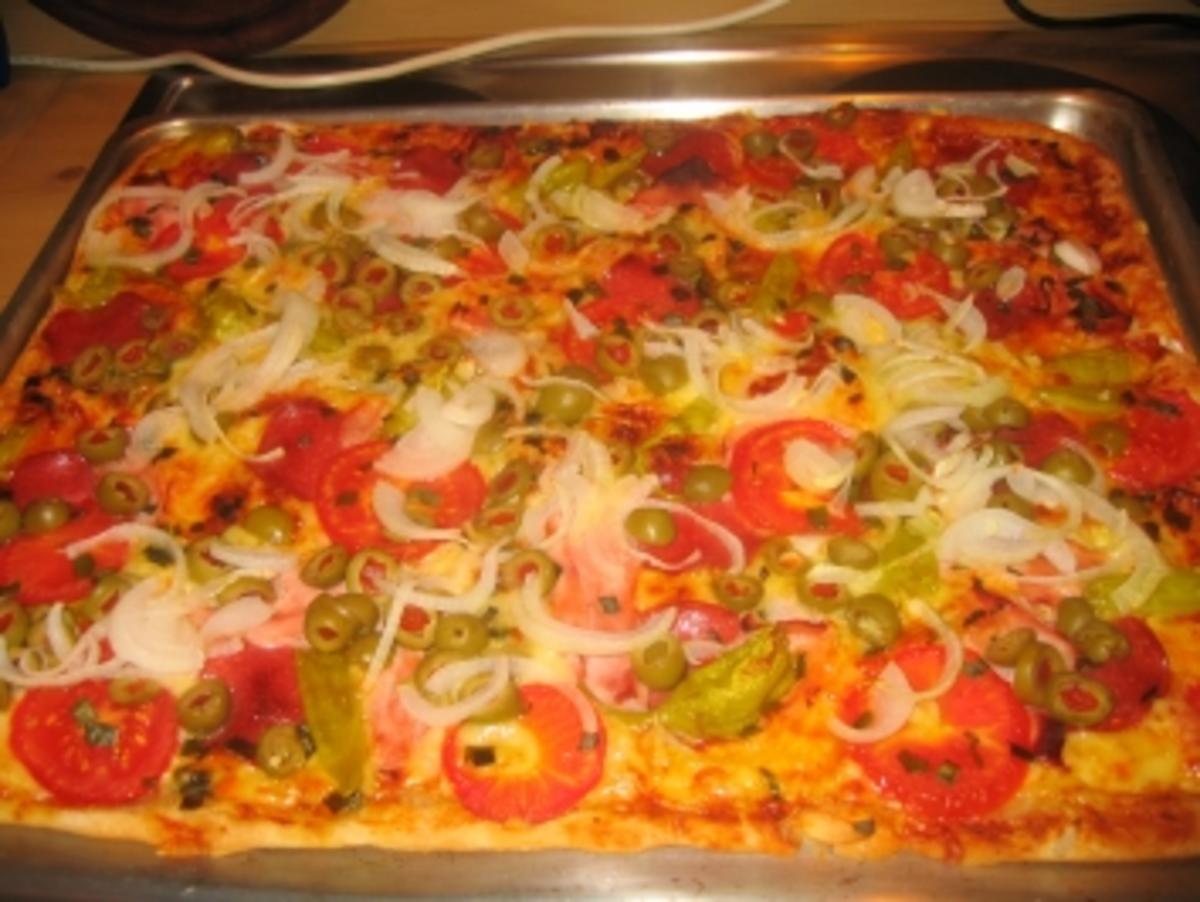 Pizza: Knoblauch-Zwiebel Pizza - Rezept