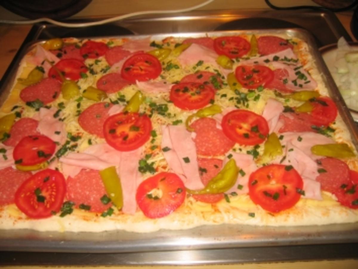 Pizza: Knoblauch-Zwiebel Pizza - Rezept - Bild Nr. 2