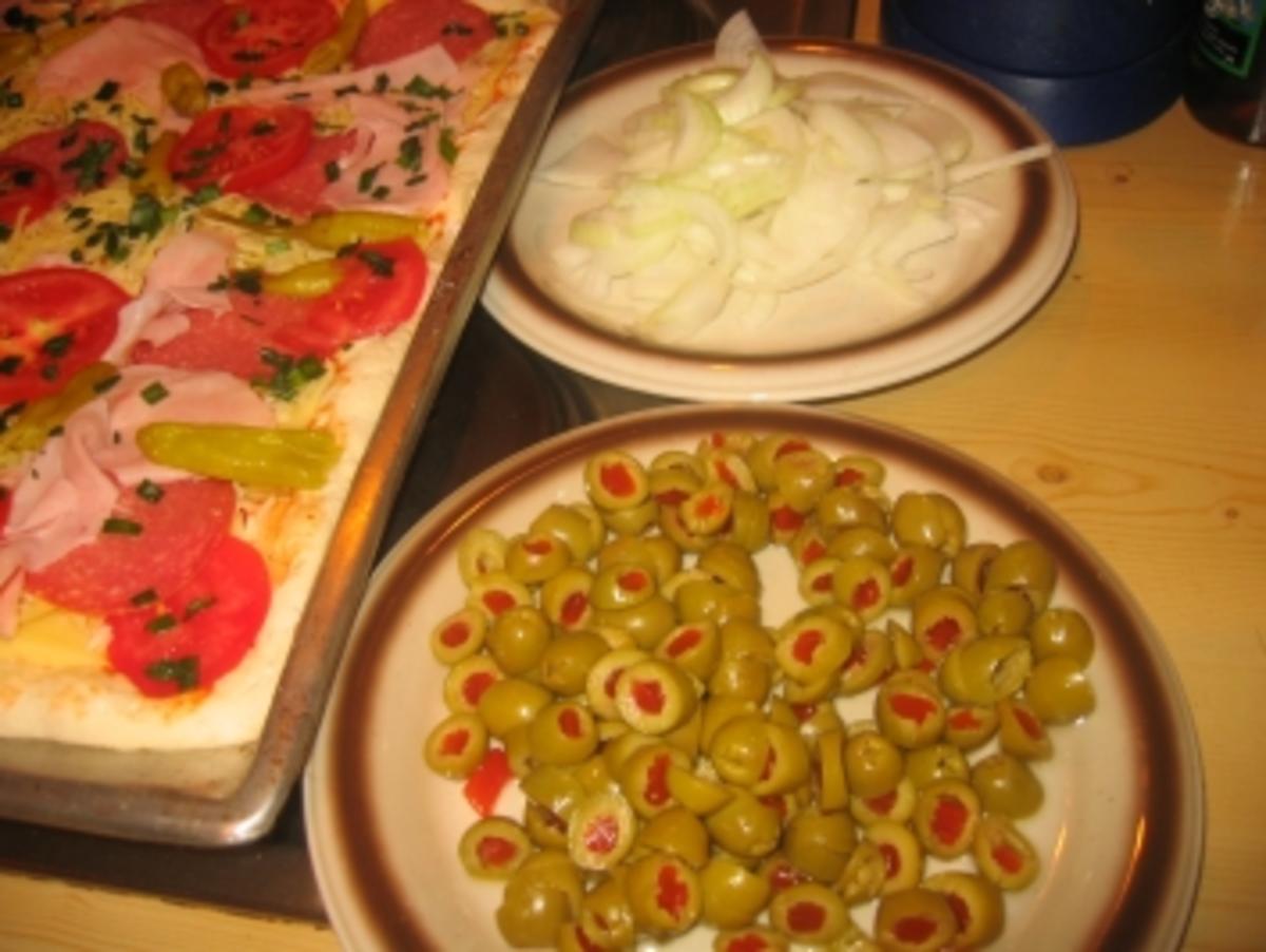 Pizza: Knoblauch-Zwiebel Pizza - Rezept - Bild Nr. 3