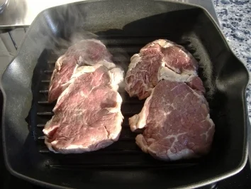 Rezept: Entrecote mit Kardamon-Vanille-Peperoni-Butter Bild Nr. 2 Entrecote mit Kardamon-Vanille-Peperoni-Butter - Rezept - Bild Nr. 2