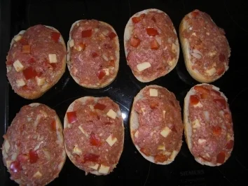 Rezept: Gehacktes-Brötchen mit Käse und Paprika Gehacktes-Brötchen mit Käse und Paprika - Rezept