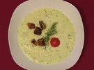 Rezept: Kalte Gurkensuppe mit warmen Knoblauchcroutons Kalte Gurkensuppe mit warmen Knoblauchcroutons - Rezept