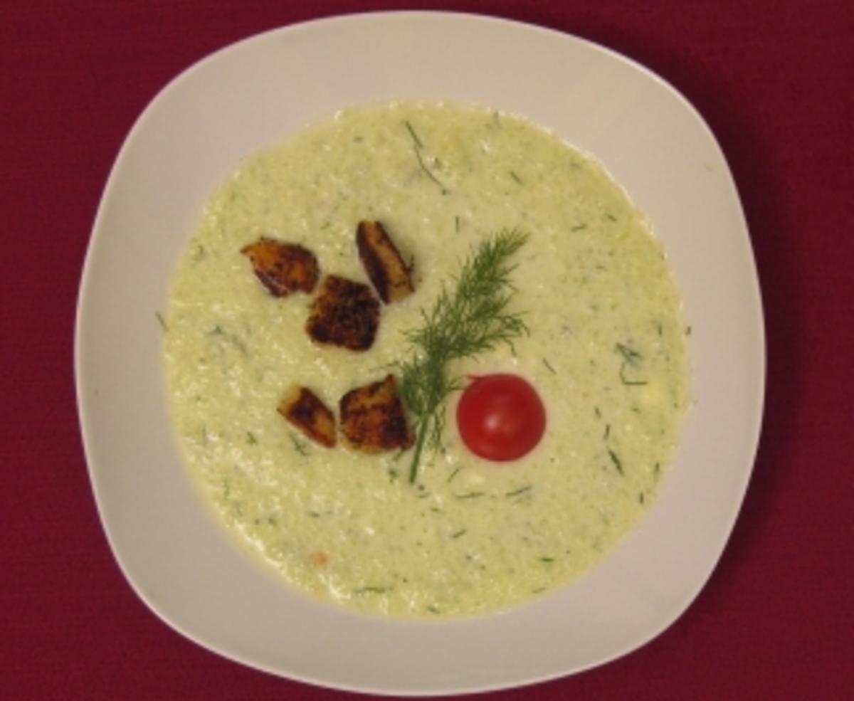 Bilder für Kalte Gurkensuppe mit warmen Knoblauchcroutons - Rezept