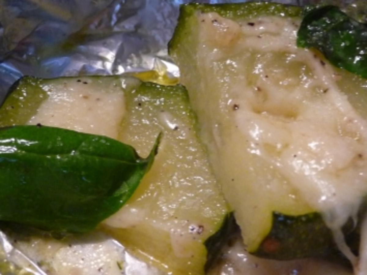 Bilder für Zucchini m. Mozarella + Basilikum (gegrillt) - Rezept