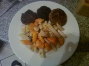 Kräuterboulette mit Ingwer-Möhren-Kohlrabi Gemüse und Kartoffelstampf - Rezept