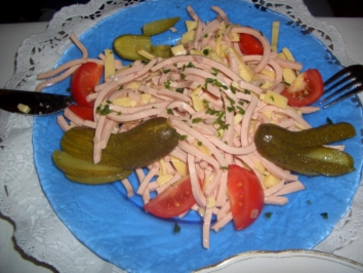 Salat-Wurstsalat mit Käse - Rezept mit Bild - kochbar.de