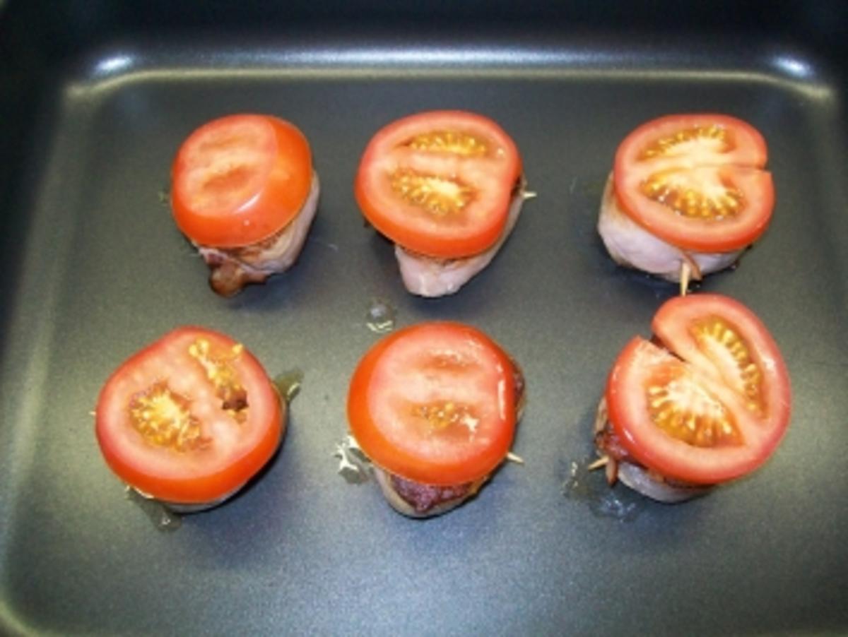 Medaillions unter Tomate-Basilikum-Mozarella-Haube auf Erdapfel-Parmesan-Rösti - Rezept - Bild Nr. 9