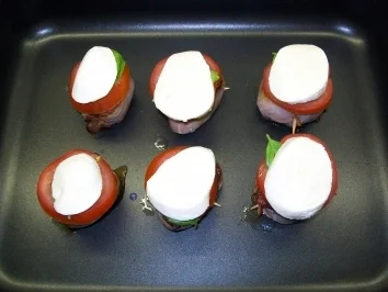 Rezept: Medaillions unter Tomate-Basilikum-Mozarella-Haube auf Erdapfel-Parmesan-Rösti Bild Nr. 11 Medaillions unter Tomate-Basilikum-Mozarella-Haube auf Erdapfel-Parmesan-Rösti - Rezept - Bild Nr. 11