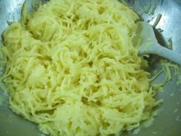 Rezept: Medaillions unter Tomate-Basilikum-Mozarella-Haube auf Erdapfel-Parmesan-Rösti Bild Nr. 15 Medaillions unter Tomate-Basilikum-Mozarella-Haube auf Erdapfel-Parmesan-Rösti - Rezept - Bild Nr. 15