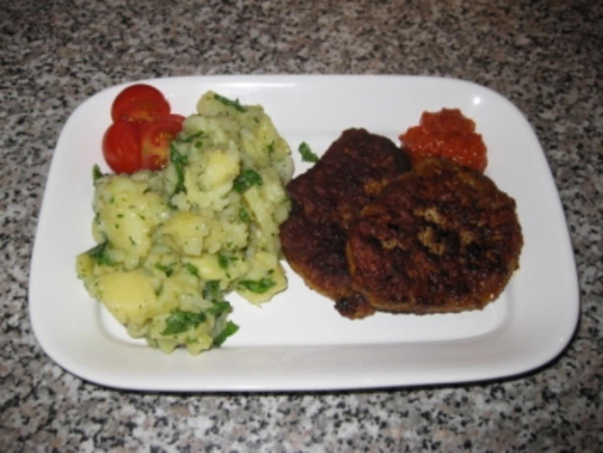 Hacksteaks mit Kartoffel-Rucola-Salat - Rezept - kochbar.de