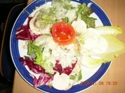 Salatkomposition  mit einer Sommervinaigrette - Rezept
