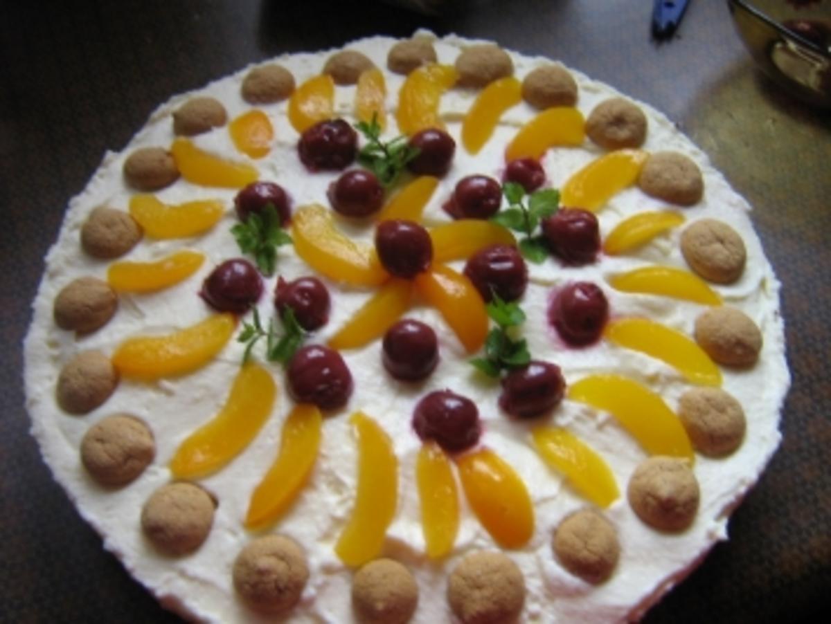 Amarettini-Aprikosen-Sauerkirsch - Torte - Rezept