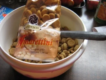 Amarettini-Aprikosen-Sauerkirsch - Torte - Rezept - Bild Nr. 2