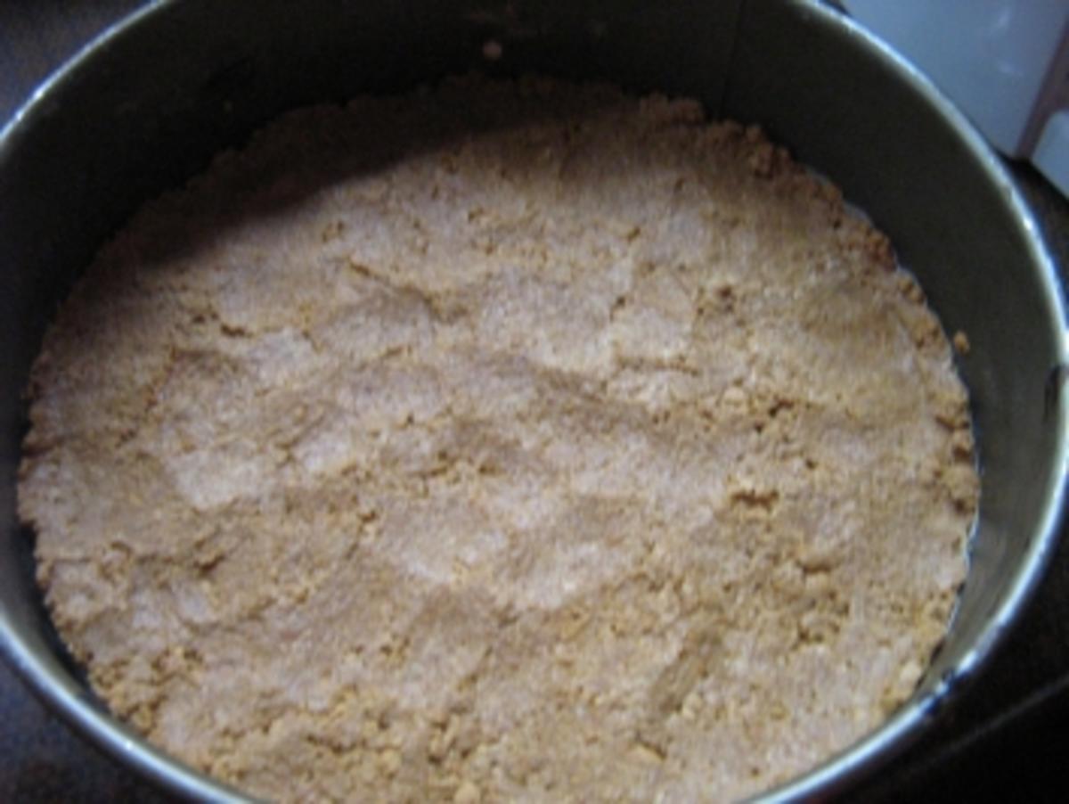 Amarettini-Aprikosen-Sauerkirsch - Torte - Rezept - Bild Nr. 5